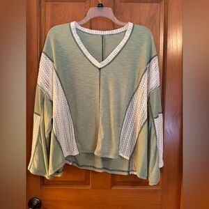 Comfy Green and Off White Ribbed Long Oversized Sleeves